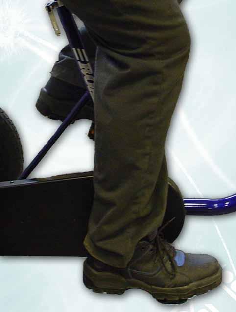 Met de crank in het verlengde van de zitbuis en zonder schoenen met de hak op de pedaal, moet het been net gestrekt kunnen worden [ foto 1 ].