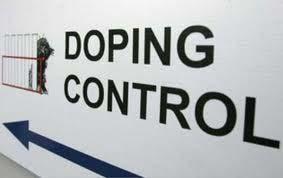 Welke straf riskeren dopingovertreders? verbod om te sporten, in alle sporten, dus niet enkel de sporttak waarin men op doping werd betrapt!