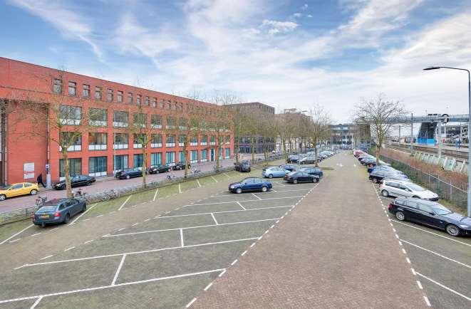 Dit moderne kantoorgebouw 'La Fontana' ligt tegenover het Centraal Station van Breda.