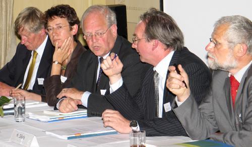 Verslag van de discussiebijeenkomst over de toekomst van de inkomenstoeslagen uit hoofde van het GLB op dinsdagmiddag 27 juni 2006 in Diligentia te Den Haag Organisatie: Raad voor het Landelijk