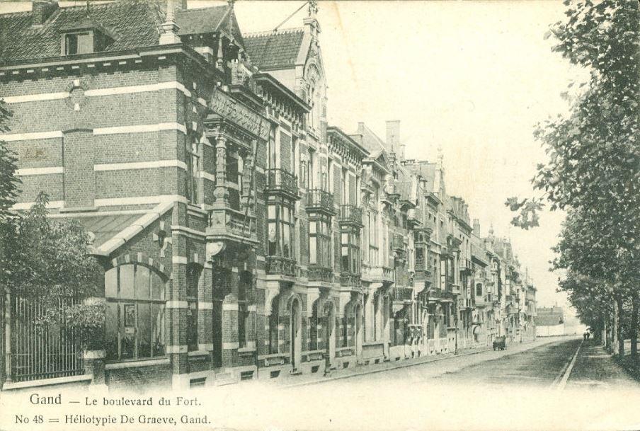 Foto 9: Postkaart van de Fortlaan met links het lusthof met uithangbord au trocadero. Bron: DE GRAEVE s.d.: Gand.