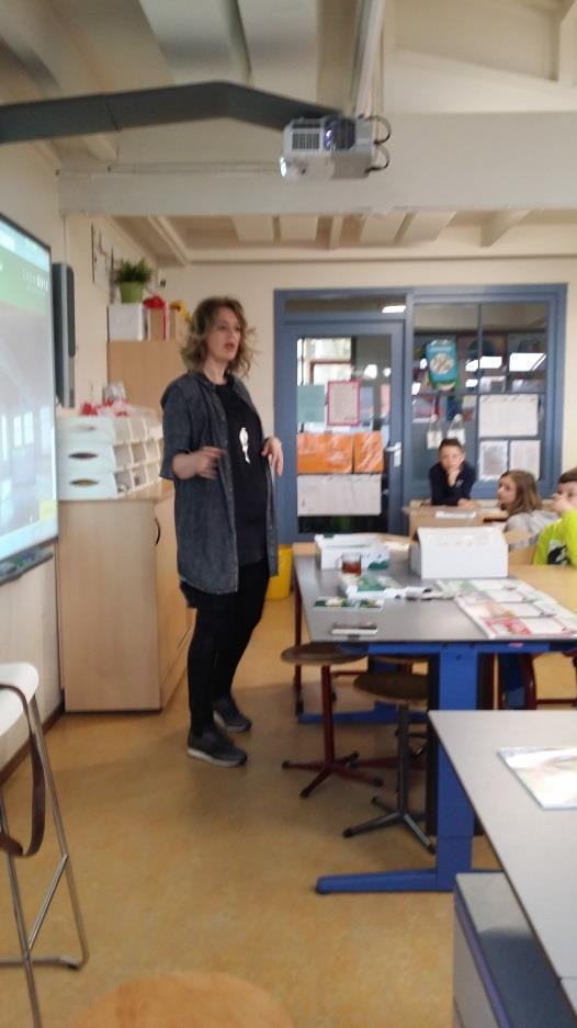 De kinderen waren aandachtig aan het luisteren en denken natuurlijk.