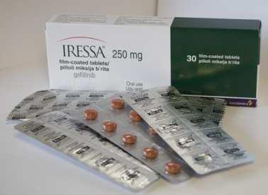 1B tekst erlotinib; 2006 gefitinib Aanbevolen dagelijkse dosering is 250 mg, in geheel innemen of als dispensie.