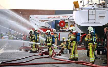 Asbest-alarm in Genemuiden 24 maart was een drukke dag voor de brandweer IJsselland.