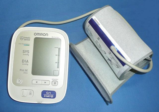 20001726 Digitale bloeddrukmeter Omron M6 Comfort.