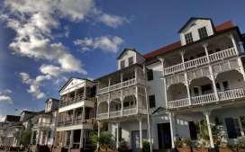 Optioneel, Stadswandeling 30,00 per persoon De hoofdstad Paramaribo met haar oude houten koloniale gebouwen is in juni 2002 opgenomen op de Werelderfgoedlijst van de UNESCO.