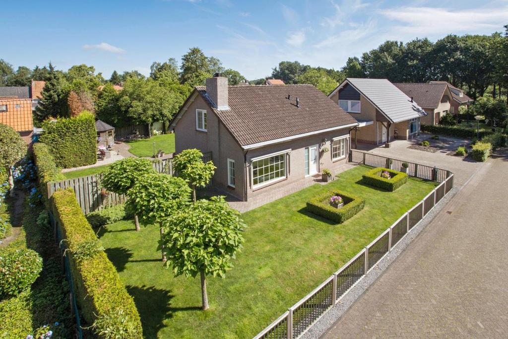 TE KOOP Europalaan 79A, 5531 BG BLADEL 0497 380103 www.roijmans.nl ROYAAL PERCEEL VAN 700 m² OP RUSTIGE EN GROENE LOCATIE!