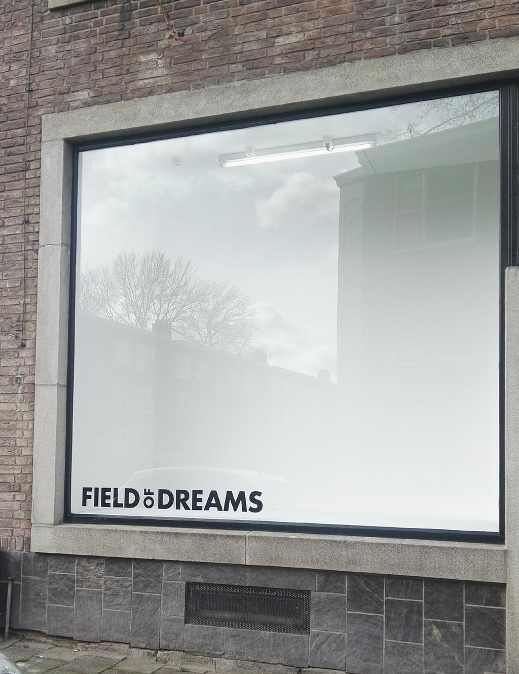 Exposeren in de Field of Dreams Showcase Het kantoor bevind zicht op de Hélène Swarthstraat 19a, Rotterdam Kralingen, waarbij ook een expositie ruimte is aan verbonden.