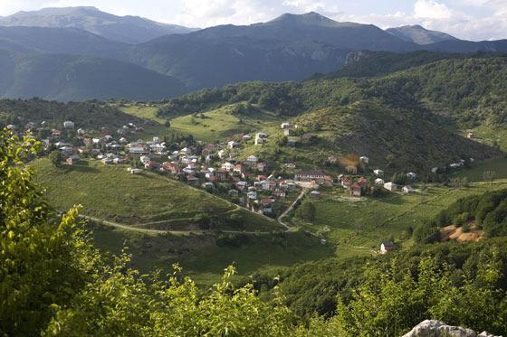Mavrovo is met een oppervlakte 73.088 ha het grootste nationale park van Macedonië.