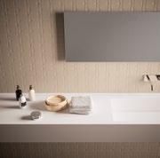 HI-MACS Structura is een blikvanger als wandbekleding voor badkamers. Het materiaal leent zich uitstekend voor douches en andere natte ruimtes.