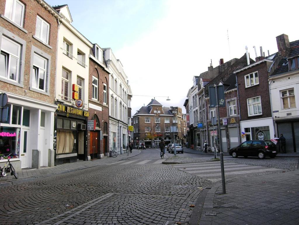 Overzicht kamers Kamer Grootte Huurprijs Bijzonderheden 1 ca. 18 m² 235 Begane grond, met vaste wastafel. 2 ca. 20 m² 245 Begane grond 3 ca. 20 m² 350 Eerste verdieping, met kleine keuken 4 / 5 ca.