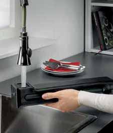 12 PROCOMBI PLUS VOOR DE ULTIEME SMAAKBELEVING Met de AEG ProCombi Plus oven introduceert AEG de volgende stap in het koken met stoom.