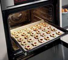Een geïntegreerde katalysator reinigt de vrijkomende dampen. Alle AEG ovens zijn ontworpen met veiligheid als een prioriteit.