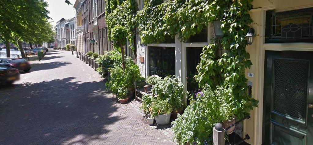 Verblijfskwaliteit De Voorstraat en Wittevrouwenstraat kennen verschillende verblijfsplekken in de vorm van terrassen of gevelbankjes. Deze zijn gekoppeld aan (lichte) horeca.