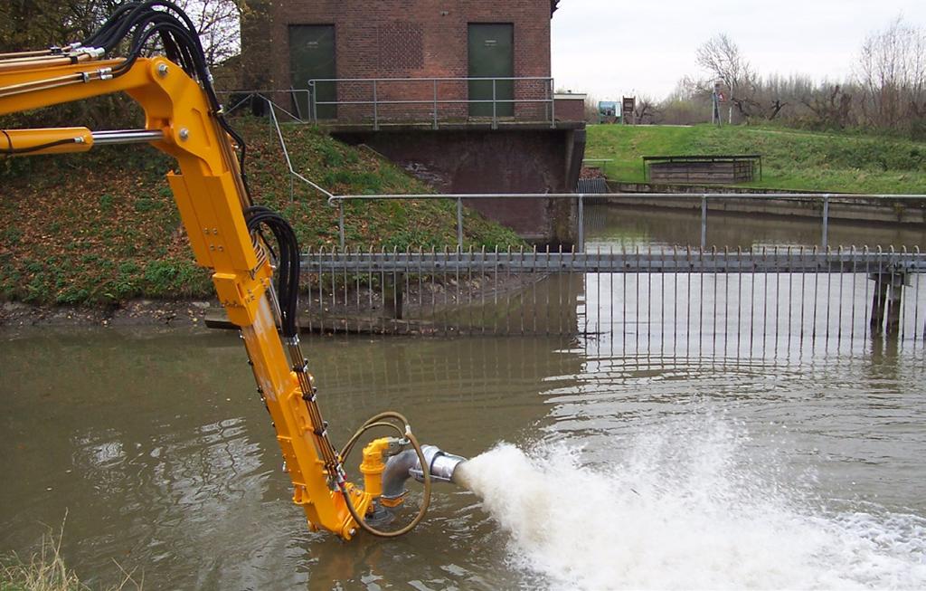 Met de waterpomp van Herder komt u overal De ontwikkeling van een eigen waterpomp die geschikt is voor de Herder Grenadier of de Cavalier was een logische stap.