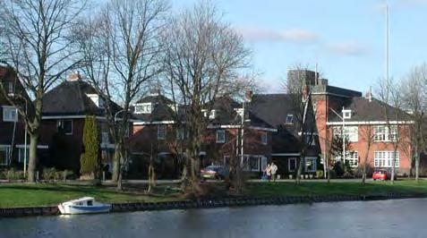 8 VOOROORLOGSE WOONGEBIEDEN Analyse gebied Algemeen Het grootste vooroorlogse woongebied in Delfzijl is de wijk Oud-west.