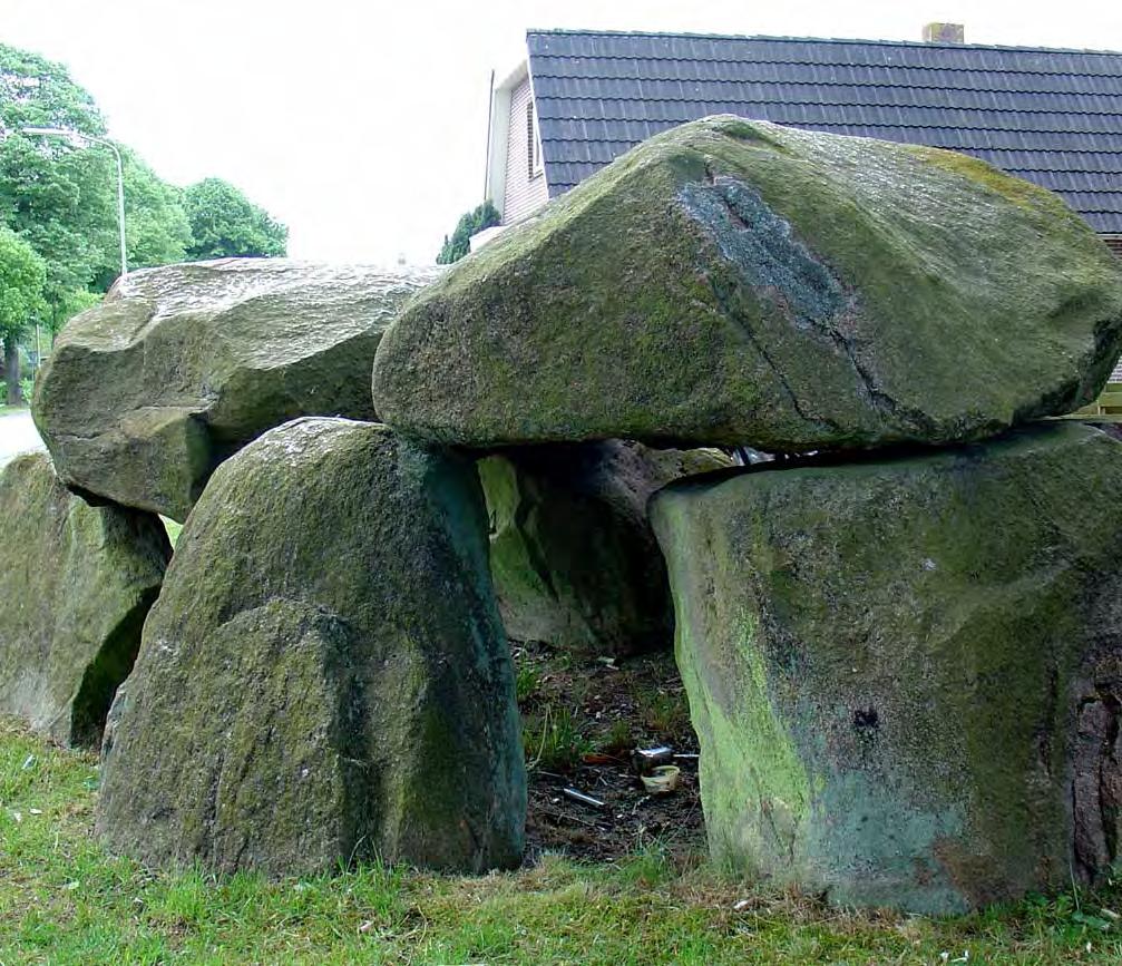 Daarmee is overigens niet gezegd dat de hunebedden voortaan ook écht veilig waren. Zo hebben ondeskundige restauraties in de eerste jaren veel schade aan de monumenten toegebracht.