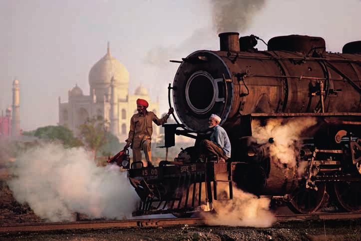 STEVE McCURRY, REIZEND FOTOGRAAF Agra, Indië, 1983 Foto s trekken ter illustratie van toeristische gidsen, om mensen te laten kennismaken met levenswijzen die verschillen van de onze, om