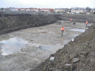 Van Naaldwijk tot Wateringen treft men op de zuidelijke oever van de Gantel talloze bewoningssporen uit deze tijd. k. Naaldwijk Hoogeland, daar werd een Romeinse nederzetting aangetroffen.