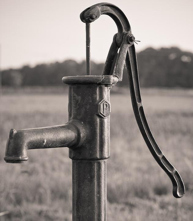 Vertel het verhaal van Hayat. o Hallo!! Ik ben Hayat, een meisje van 11 jaar uit Ethiopië. Ethiopië is een land in Afrika. 4 jaar geleden ging ik elke dag met mijn grote zus water halen uit de rivier.