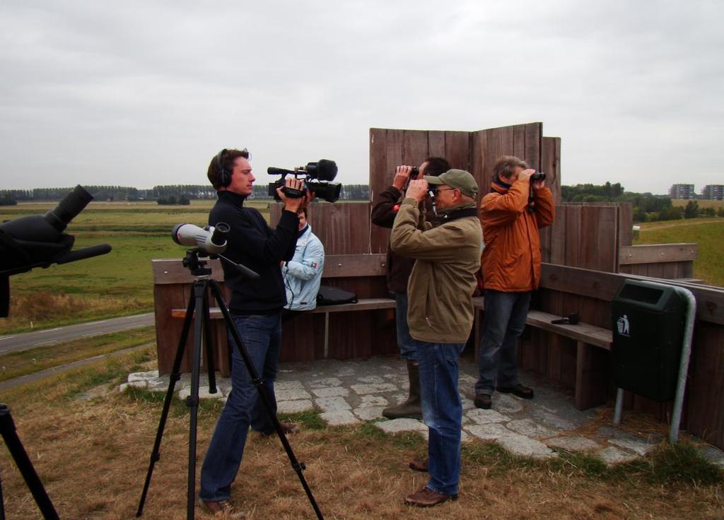 3 De voorbereidingen Al in februari kregen alle vogelwerkgroepen van Nederland een eerste aankondigingbrief voor de Euro Birdwatch 2009, waarin het idee van een tellint voor het eerst werd