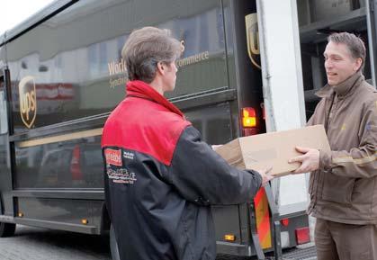 6 Het demontagebedrijf. De vaste bezoeker van elke dag, een koerier die alle bestelde onderdelen van vandaag meeneemt en de volgende dag gaat bezorgen. 7 Het autobedrijf.