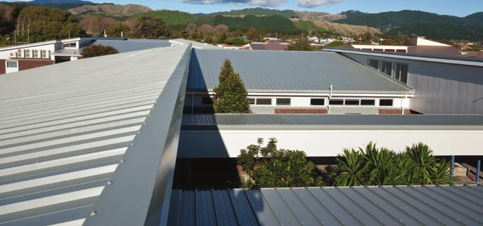 Geïsoleerde dak- Trapezoidal Roof KS1000/2000 RW Geïsoleerde dak- Paraparaumu College, Wellington, New Zealand KS1000 RW 1000 mm werkende breedte 30,5 35 Kerndikte KS2000 RW 30,5 35 2000 mm werkende