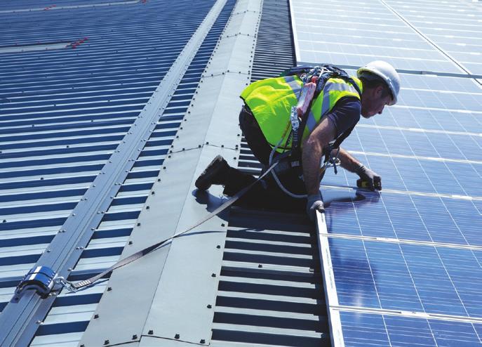 Geïsoleerde dak- Veiligheid Kingspan Insulated Panels HQ, Holywell, Verenigd Koninkrijk Kingspan Geïsoleerde panelen biedt als enige valbeveiligingssystemen die volledig zijn getest en goedgekeurd