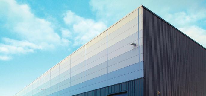 Sol-Air wordt volledig opgenomen in de gebouwschil, de holle collectorruimte maakt integraal deel uit van de geïsoleerde gevelpanelen.