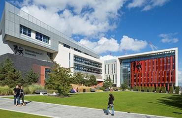 Birmingham City University Birmingham City University, in de 2e grootste stad van Engeland, biedt je de perfecte combinatie van kwaliteitsvolle studies en een tof studentenleven.