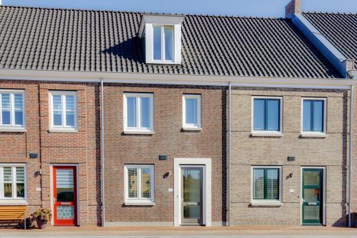 Algemeen: Uitstekende isolatie, overal HR++ dubbel glas en vloerverwarming. Inhoud: ca 370m3(excl. berging). Bouwjaar: 2015. Perceelgrootte: 80m². Aanvaarding: in overleg Nieuwsgierig geworden?