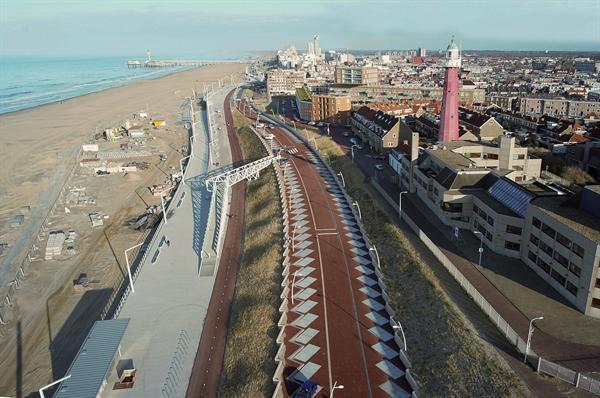 Figuur 4.13 Kustversterking Zwakke Schakel Scheveningen. Dijk-in-boulevard. Bron: https://beeldbank.rws.nl, Rijkswaterstaat / Harry van Reeken. De profielen in raai 10025, zie Figuur 4.