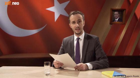 In Duitsland is het nu hommeles, omdat de postmoderne satirist Jan Böhmermann met de Turkse president Recep Tayyip Erdogan de draak stak en op de openbare zender ZDF, quasi-droog als een nieuwslezer,