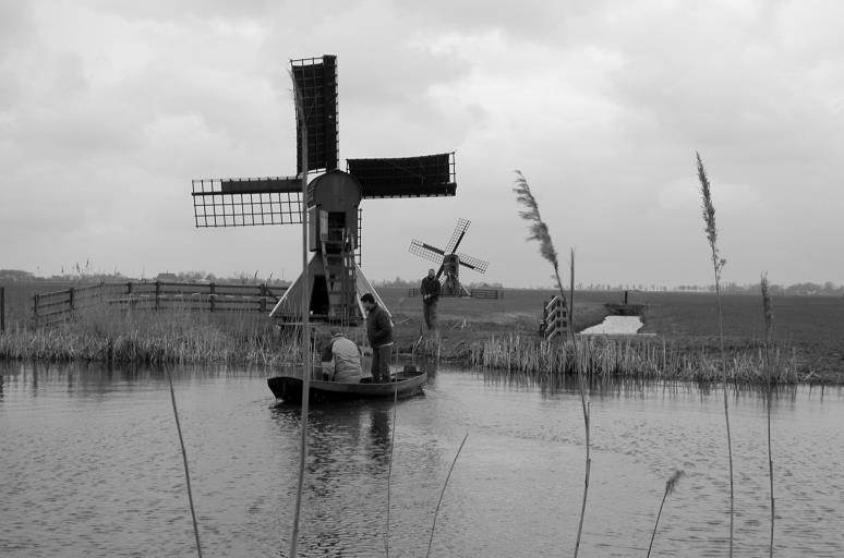 Diverse molenaars uit het hele land kwamen op 27 maart kijken bij de molens De Puollen, Op Hatzum en Kingmatille te Dronrijp, de windmotor te Weidum en de spinnekoptweeling Hoogland en Kramer nu te