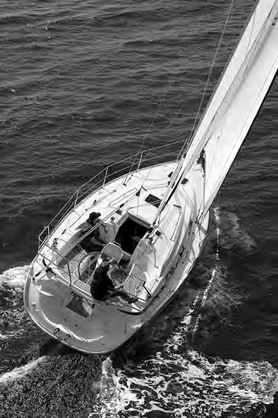Wind in de zeilen Lucas wil graag met zijn zeilboot het water op. Voor het besturen van de boot zal hij gevoel voor krachten moeten hebben.