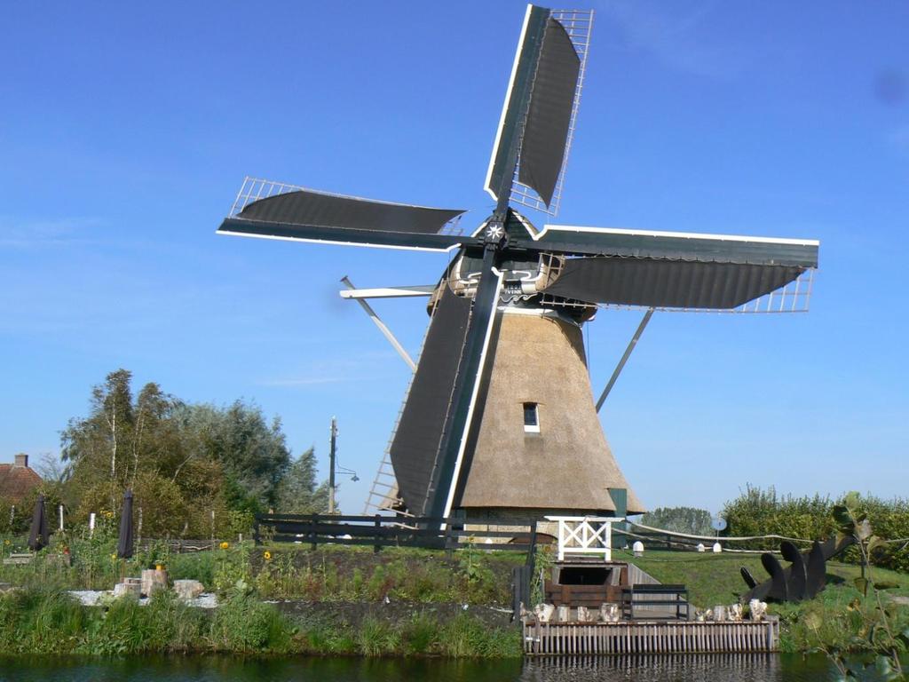 2 Historie De bemaling van de Groote Veenpolder is in 1855 begonnen met molen no. 1 (= De Rietvink).
