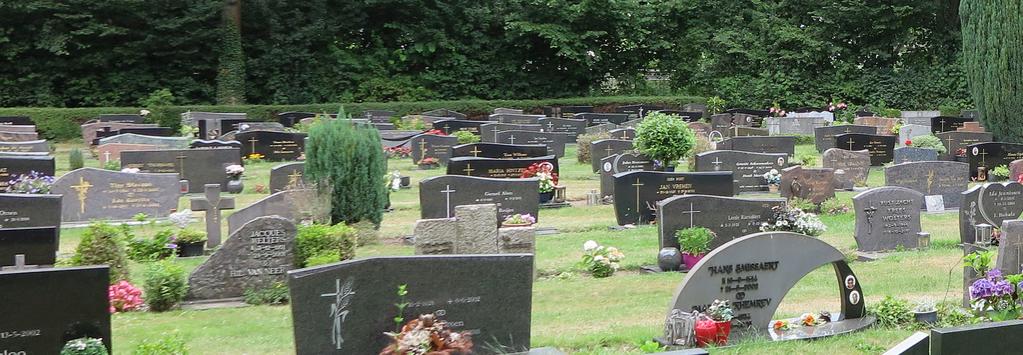 Er mag anders dan ten behoeve van begrafenissen en voertuigen voor onderhoudswerkzaamheden niet met motorvoertuigen op de begraafplaatsen worden gereden.