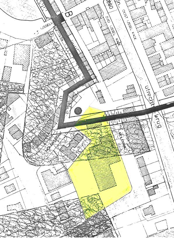 Plangebied (geel ingekleurd) met daaroverheen geprojecteerd de historische verdedigingswerken.