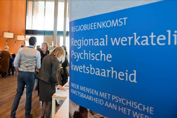 Arbeidsmarktregiobijeenkomst (regionaal werkatelier) Rivierenland De Pluk, Geldermalsen op 16 maart 2017 Inleiding Achtergronden en werkateliers psychische aandoeningen Geestelijke gezondheid en
