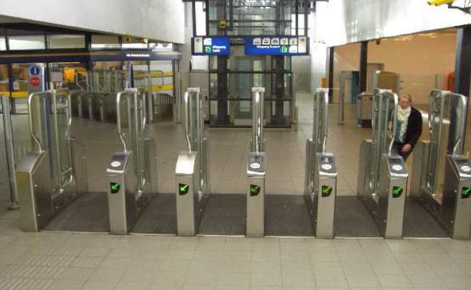 TOEGANGSPOORTJES STATION WOERDEN Deze zomer zullen op het station Woerden toegangspoortjes worden geplaatst.