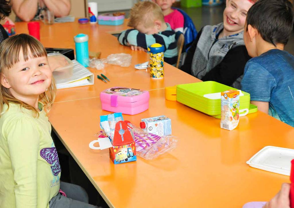 Overblijven Wettelijk moet er op elke school tussen de middag opvang zijn voor leerlingen waarvan de ouders dit wensen. Dus ook op onze school is er een mogelijkheid uw kind over te laten blijven.