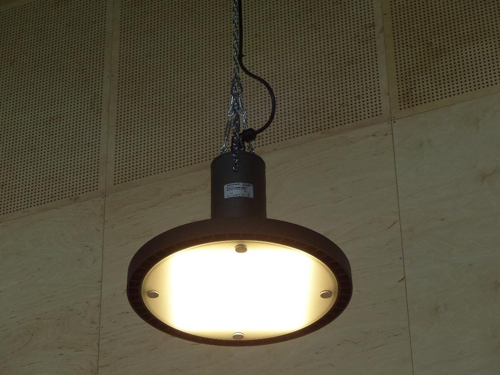 Foto 3 Brandende Led-lamp in rond armatuur.