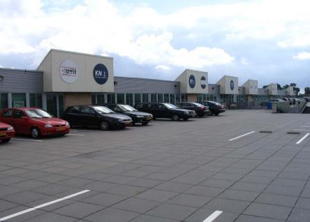 136 m² norm 1:28 m² huurprijs kantoorruimte EUR 140,- per m² per jaar, excl. BTW servicekosten per jaar EUR 35,- per m2, excl. BTW EUR 850,- per plaats per jaar, excl.