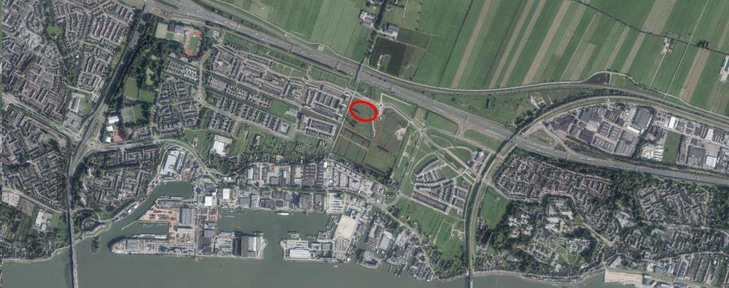 5 Hoofdstuk 1 Inleiding 1.1. Aanleiding realisatie voorzieningencentrum en appartementen Op de grens tussen Papendrecht en Sliedrecht zijn twee woonwijken in ontwikkeling: 'Land van Matena' en 'Baanhoek-West'.