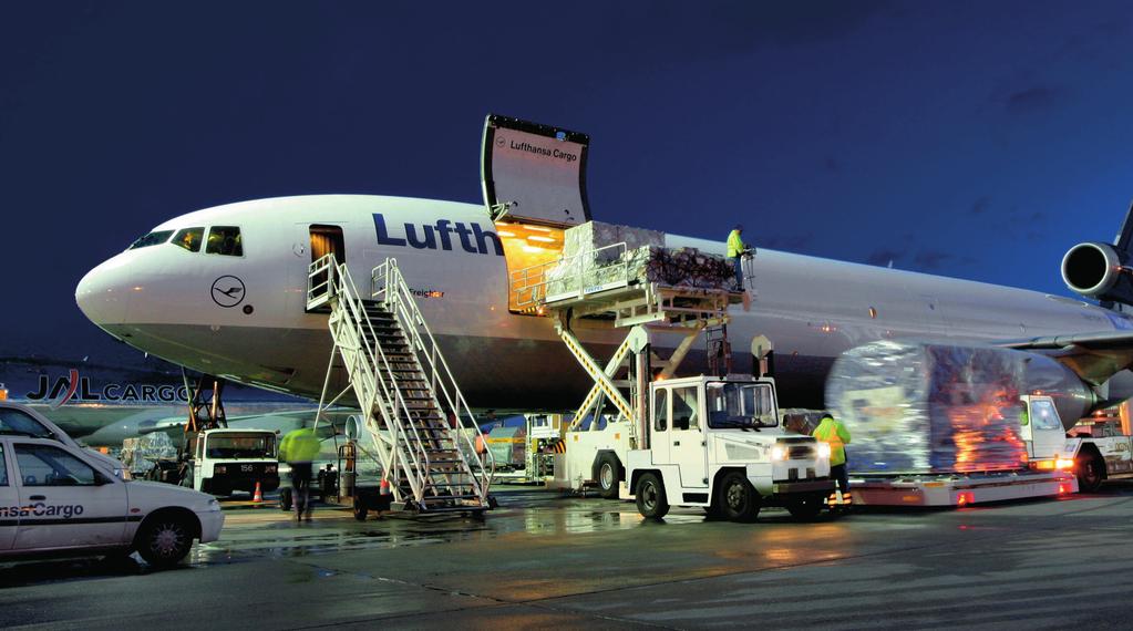 Luchtvracht Een verhuizing door de lucht is meestal het kostbaarst. Bij luchtvracht is met name het gewicht dat de kosten bepaalt.