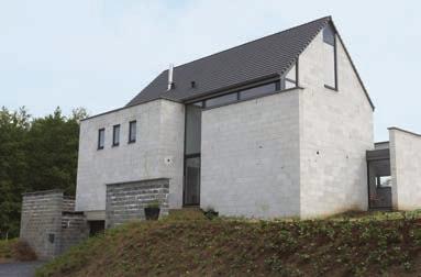 Samen met de binnen- en buitenpleister voldoet deze wandopbouw om de isolatie-eisen voor een passiefhuis te behalen.