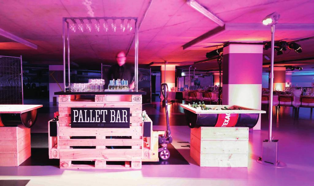 De pompwagen bij deze bar zorgt ervoor dat de bar gemakkelijk te verplaatsen is en eventueel gedurende het evenement door de ruimte kan worden rondgereden. Deze bar is o.a. in te zetten als: champagne bar, oesterbar, cocktailbar.