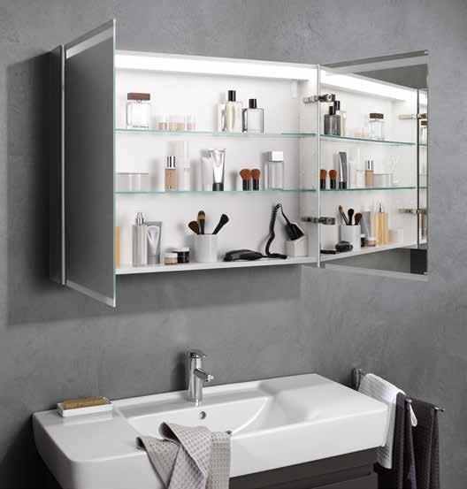 Ruime spiegelkasten in een sober, universeel inzetbaar design vervolledigen het assortiment