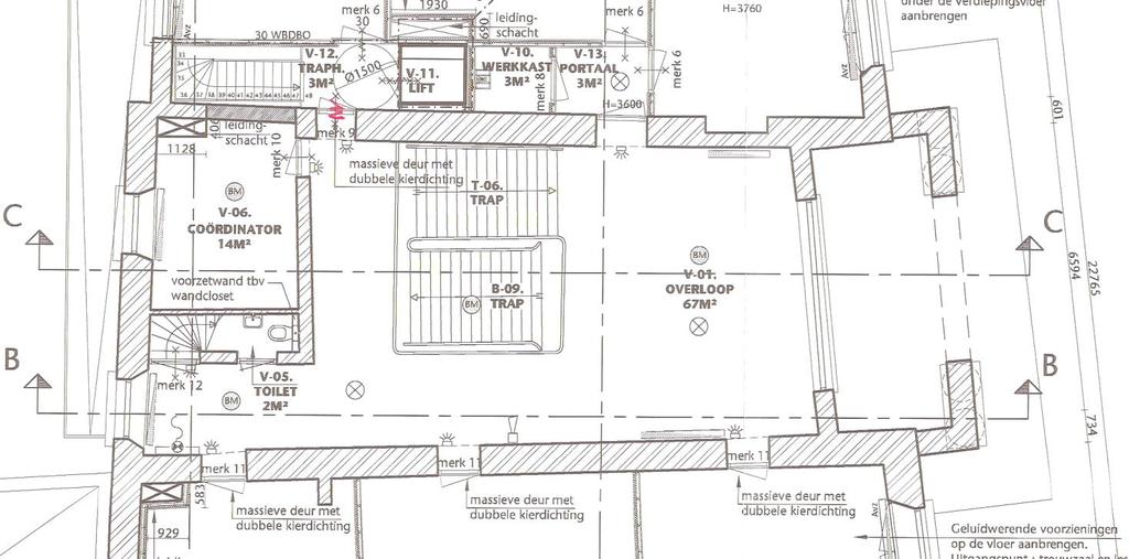 5. Balklaag boven de entreehal op de begane grond Ten behoeve van inspectie van de balklaag boven de entreehal op de begane grond is op de eerste verdieping een aantal vloerdelen opgenomen.