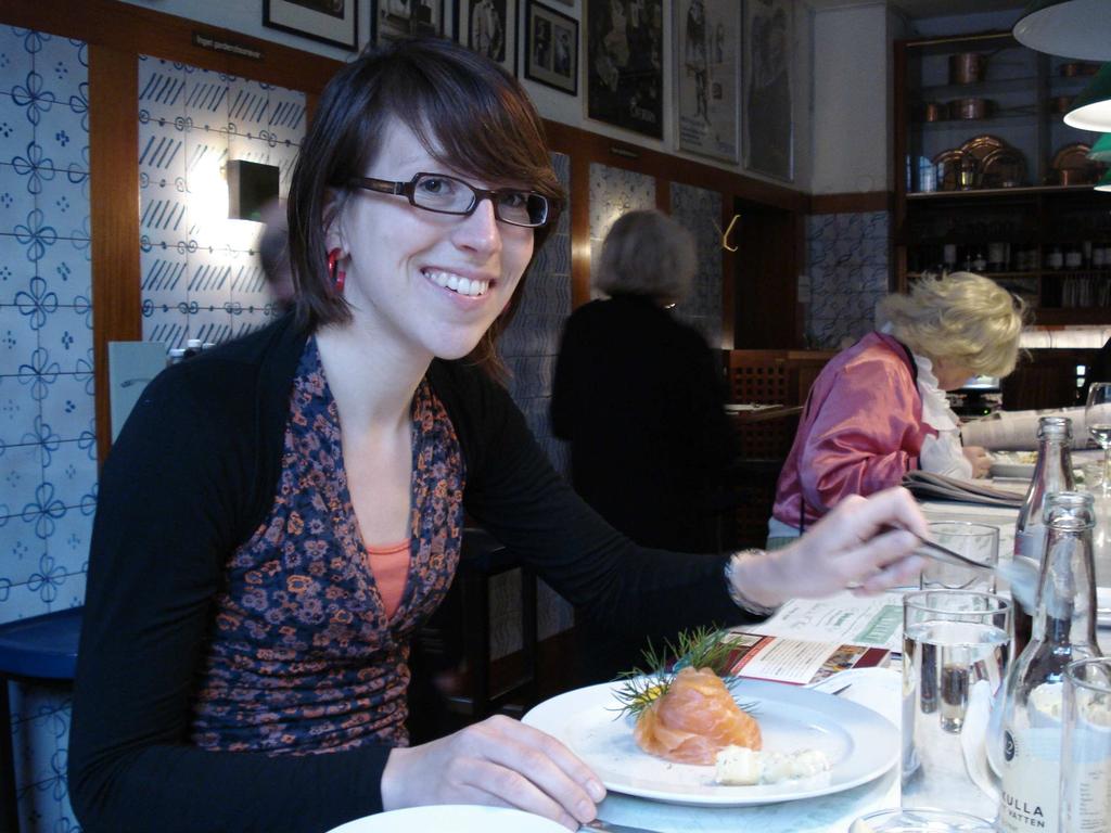 Samen met haar collega-onderzoekers bezoekt ze basisscholen om de 5-jarigen te onderzoeken.